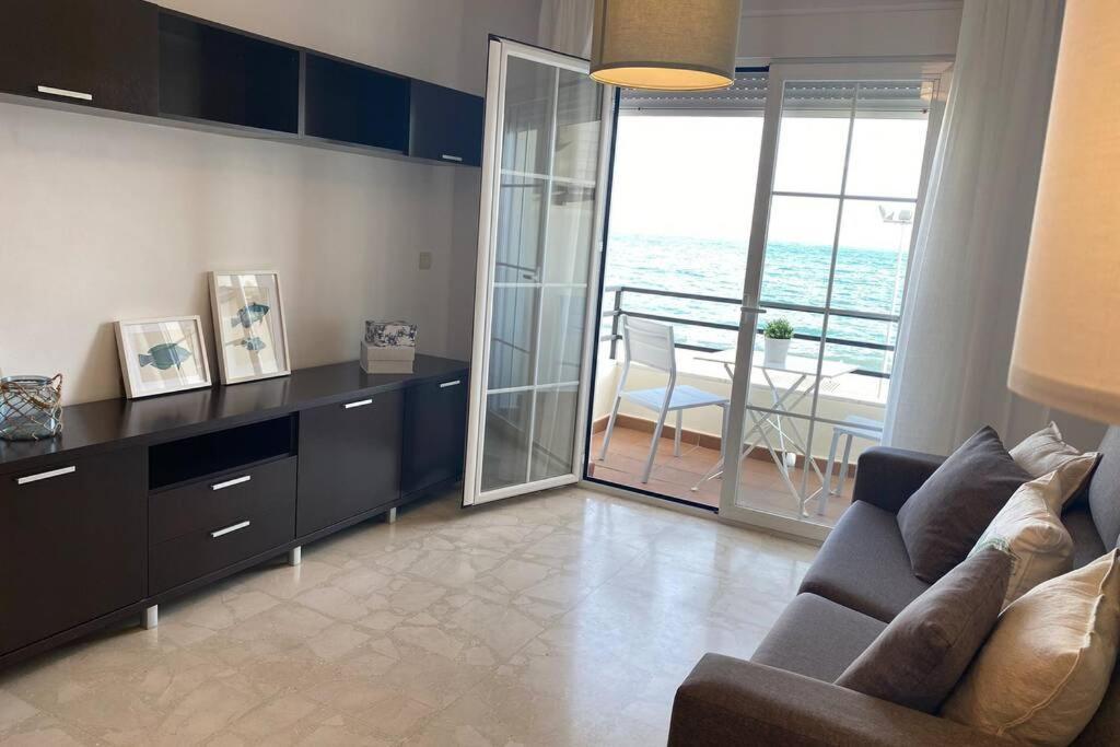 Maravilloso Apartamento En Primera Linea De Playa Con Vistas Al Mar En Caleta De Velez 2 D ภายนอก รูปภาพ