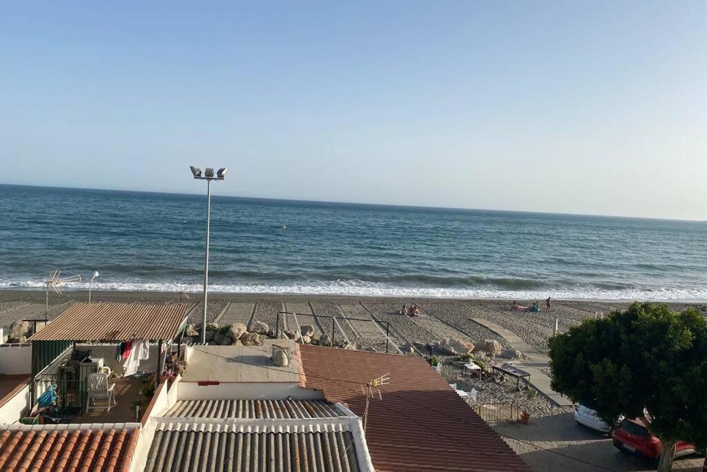 Maravilloso Apartamento En Primera Linea De Playa Con Vistas Al Mar En Caleta De Velez 2 D ภายนอก รูปภาพ