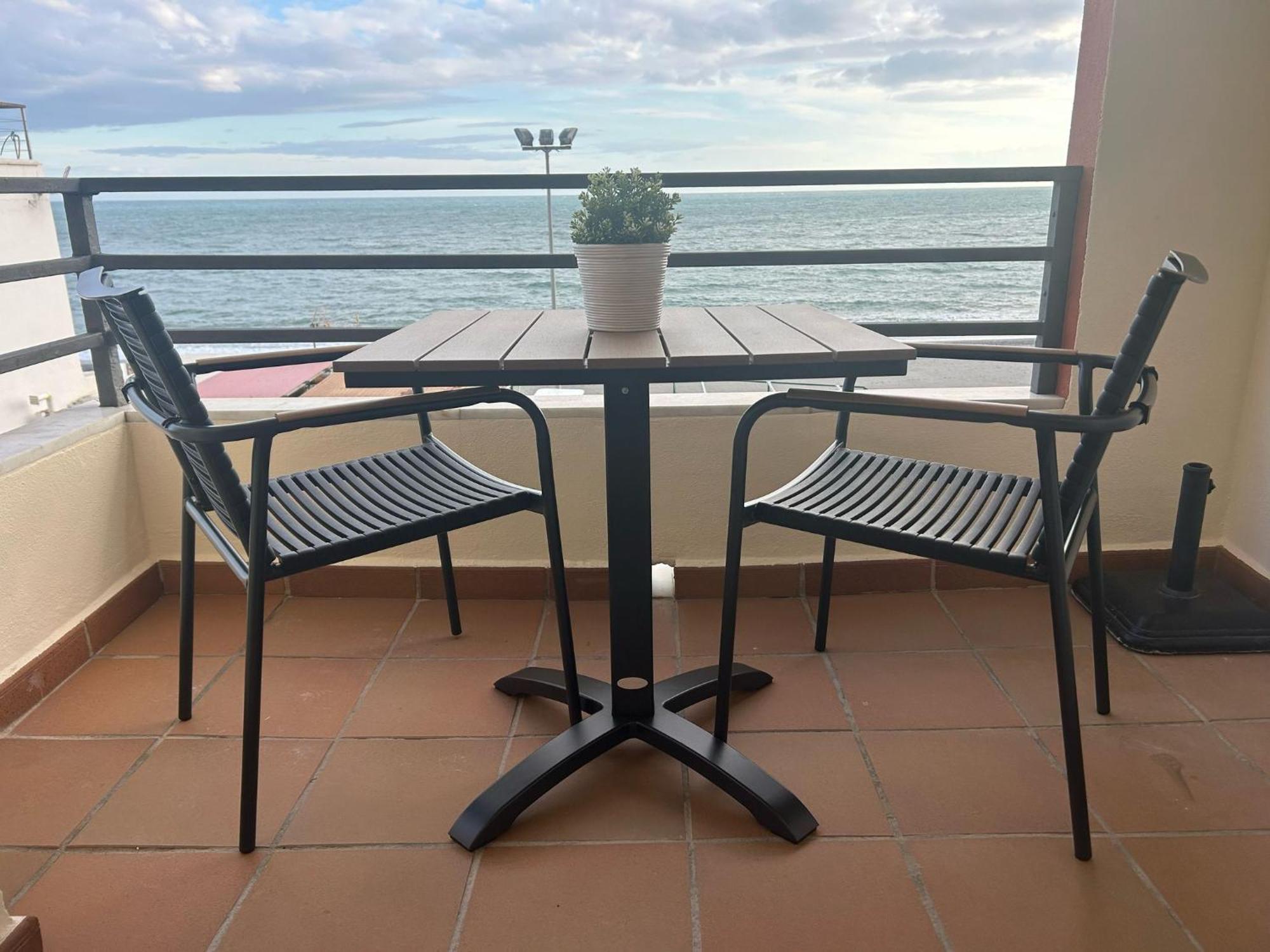 Maravilloso Apartamento En Primera Linea De Playa Con Vistas Al Mar En Caleta De Velez 2 D ภายนอก รูปภาพ