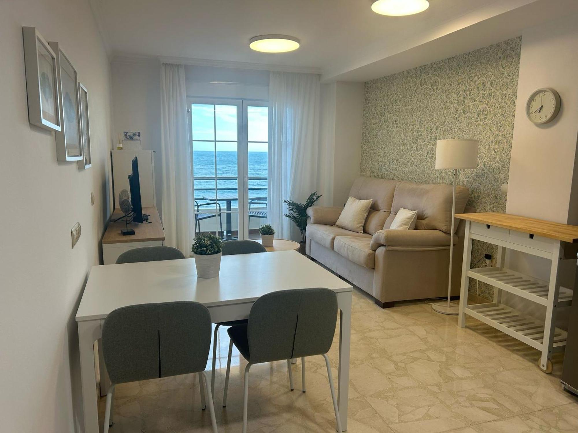 Maravilloso Apartamento En Primera Linea De Playa Con Vistas Al Mar En Caleta De Velez 2 D ภายนอก รูปภาพ